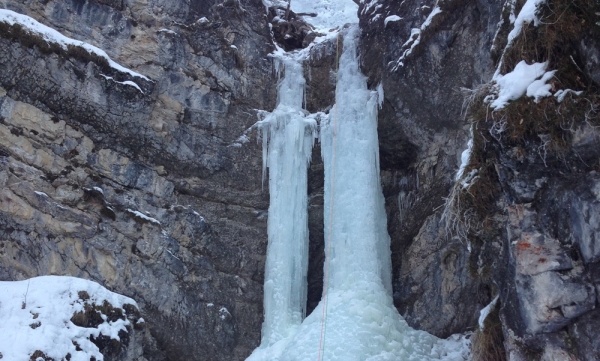 Ice climbing at the Notkarspitze Ettaler Mühlenfall