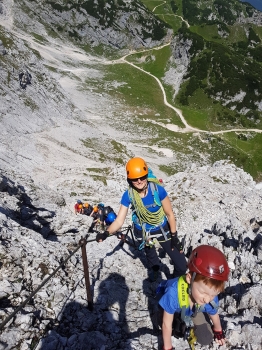 Spannende Familien-Klettersteigtour über die Schöngänge auf den Bernadeinkopf