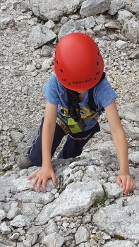Spannende Familien-Klettersteigtour über die Schöngänge auf den Bernadeinkopf