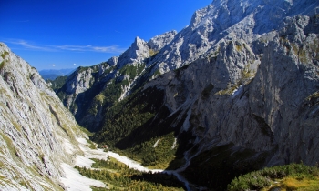 Erfrischende Bergwanderung durch die Höllentalklamm...