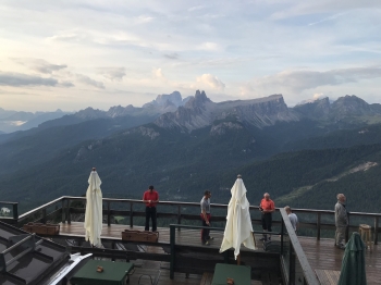 Beautiful hike through the Ampezzaner Dolomites (5 days)