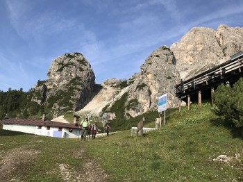 Beautiful hike through the Ampezzaner Dolomites (5 days)