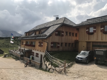 Beautiful hike through the Ampezzaner Dolomites (5 days)